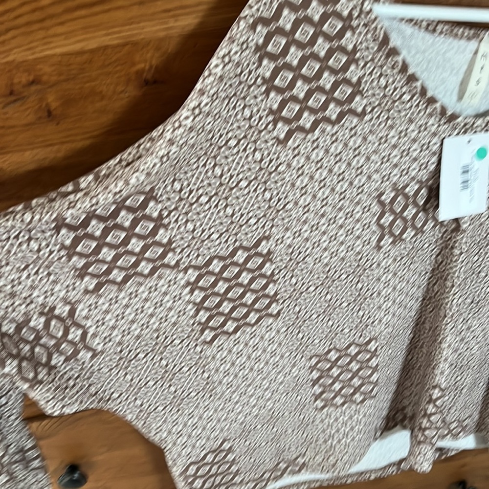 Incredibly comfortable top - Picture 3 of 4